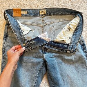 J. Crew NWT men’s straight leg stretch jeans.